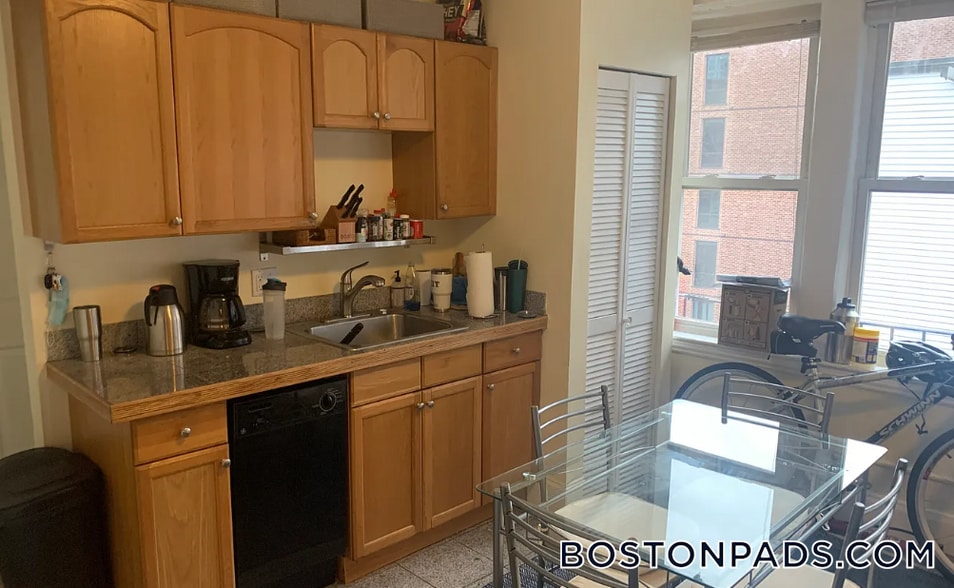 Building Photo - 224 Hanover St