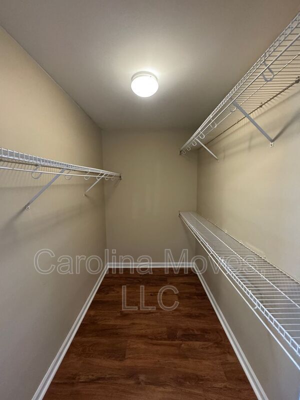 Building Photo - 500 Cliffview Ct