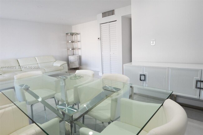 Building Photo - 17021 N Bay Rd