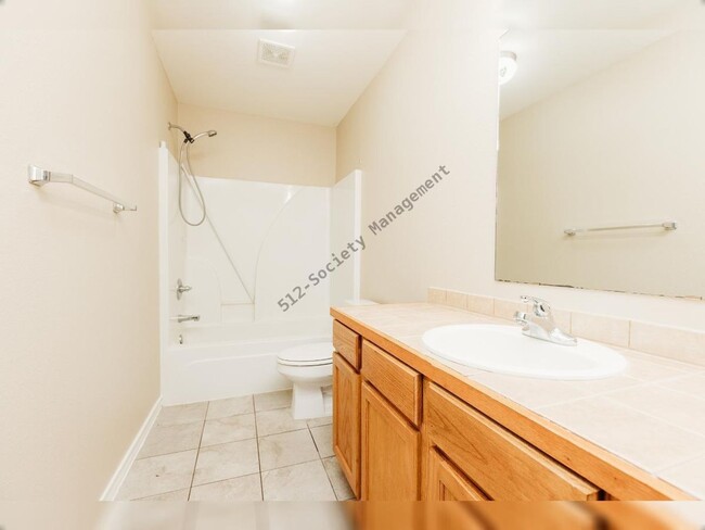 Building Photo - 212 Sandstone Dr