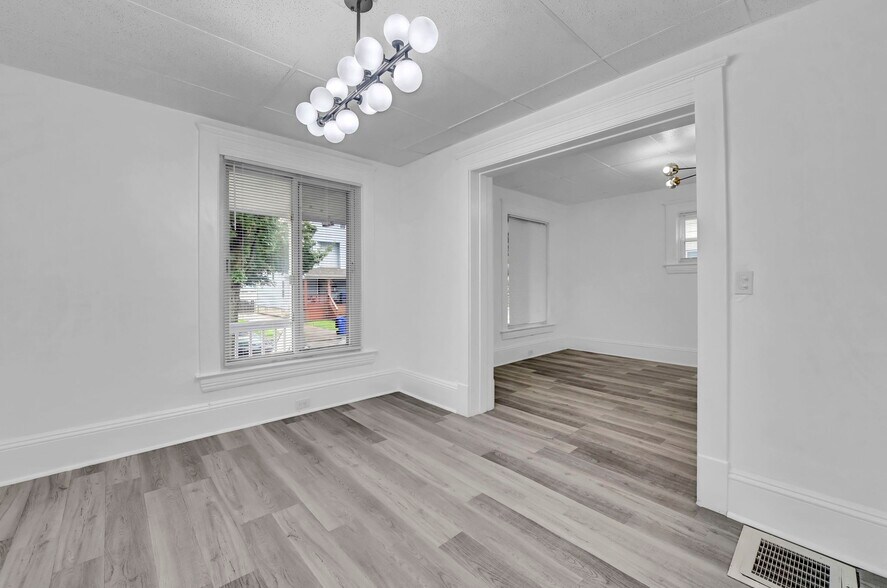 Building Photo - 1423 E 111th St