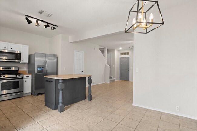 Building Photo - 9735 Coyote Creek Dr