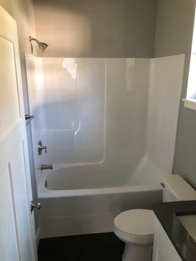Building Photo - Pet Friendly Single Family Cottage
