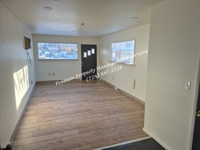 Building Photo - 451 Maplewood Ave