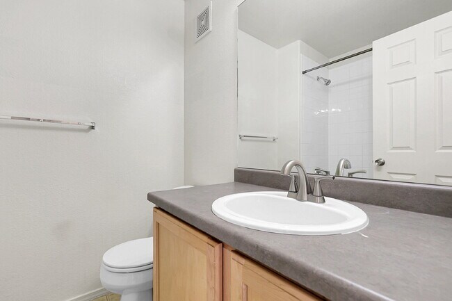 Building Photo - $2,100.00, 2 bed, 2 bath Condo with detach...
