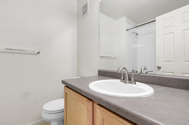 Building Photo - $2,250.00- 2 bed, 2 bath Condo with detach...