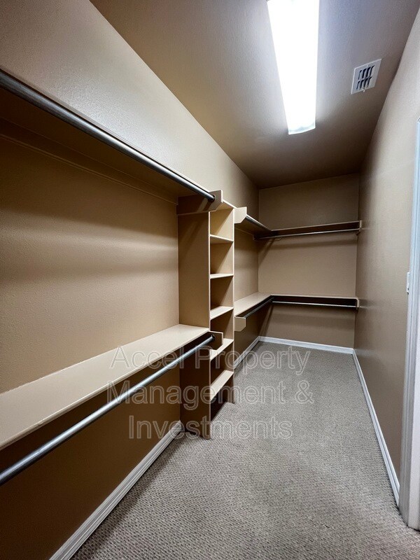 Building Photo - 5800 N 34th St