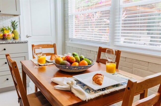 Building Photo - 279 Hach Ln