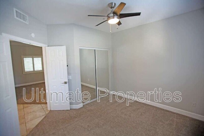 Building Photo - 15225 N 100th St