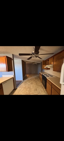 Building Photo - 2508 NE Dearborn Ave