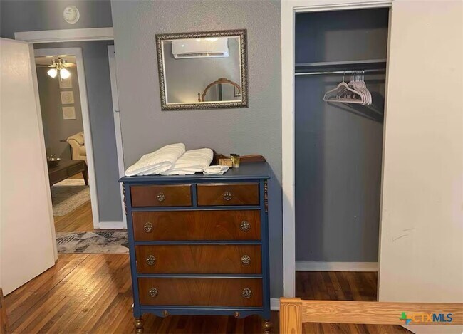 Building Photo - 284 Perryman St