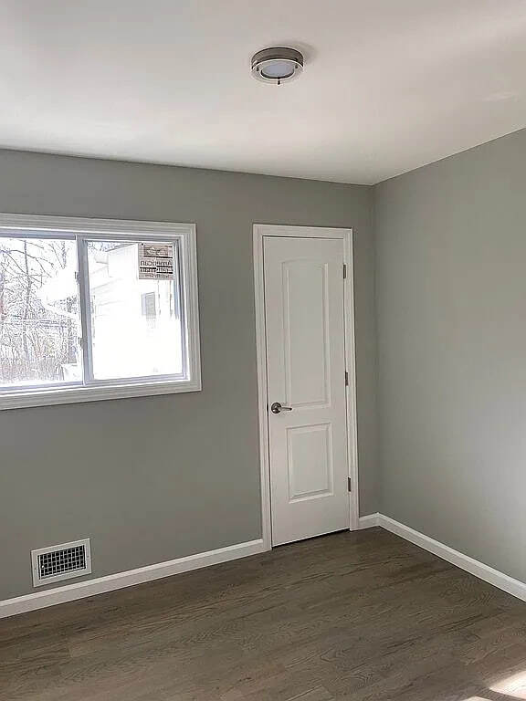 Building Photo - 1029 Commack Rd