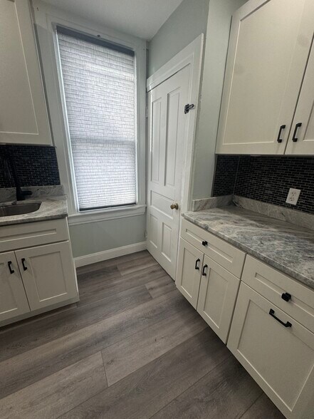 Kitchen - 609 Broad Ave