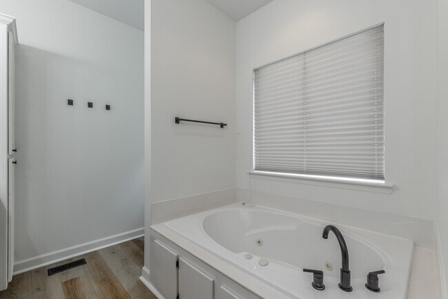 Building Photo - 7782 Prince Dr