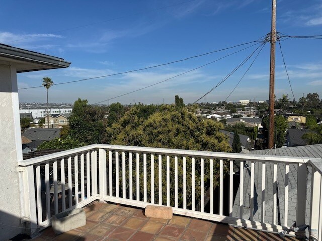 Building Photo - 8424 Glider Ave