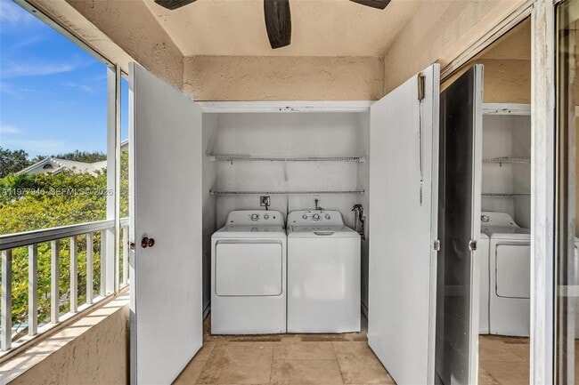 Building Photo - 2881 N Oakland Forest Dr