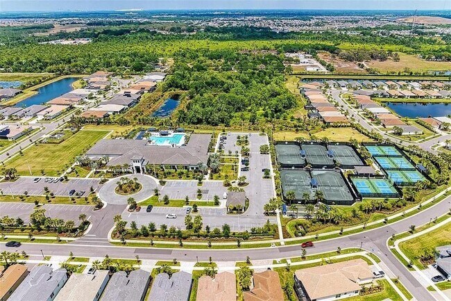 Building Photo - 15459 Santa Pola Dr