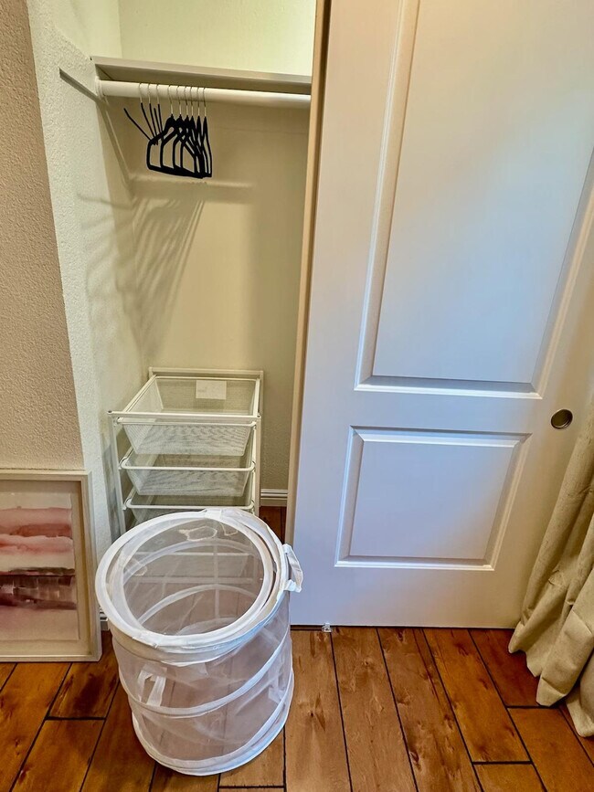 Building Photo - 6505 Skyfarm Dr