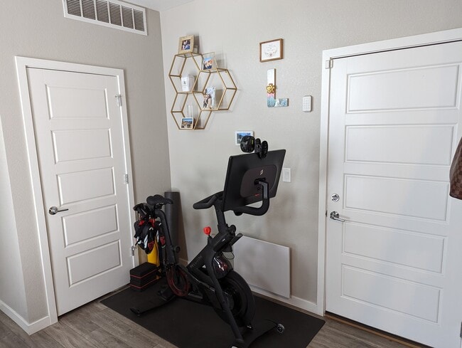 Building Photo - 1621 West 67th Cir