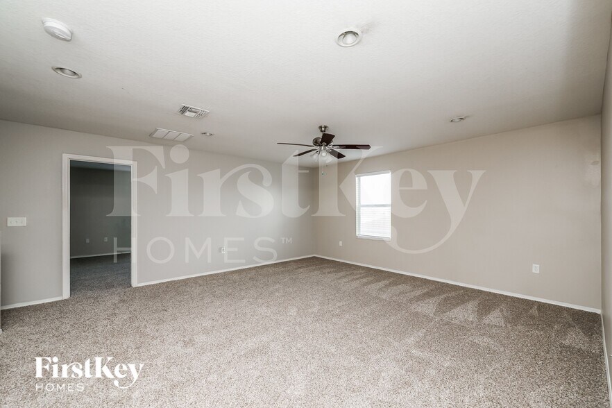 Building Photo - 5455 Sandy Shell Dr