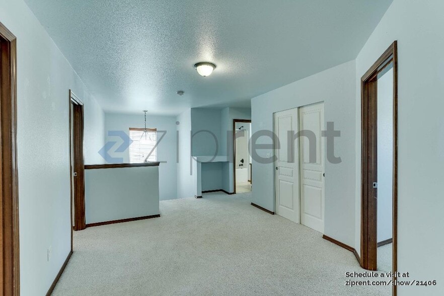Building Photo - Unit