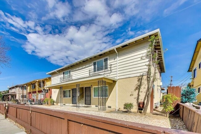 Building Photo - 5677 Hoffman Ct