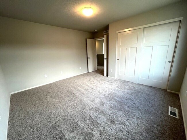 Building Photo - New 4 Bedroom 2.5 Bath Home McMinnville OR