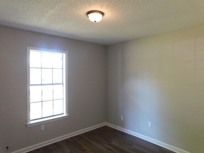 Building Photo - 6510 Heather Rd