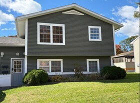 Building Photo - 10 Southview Dr