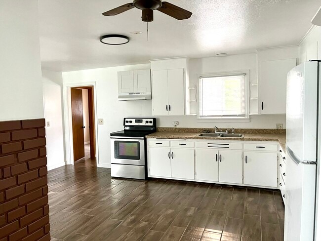 Building Photo - 14318 67th Ave NE