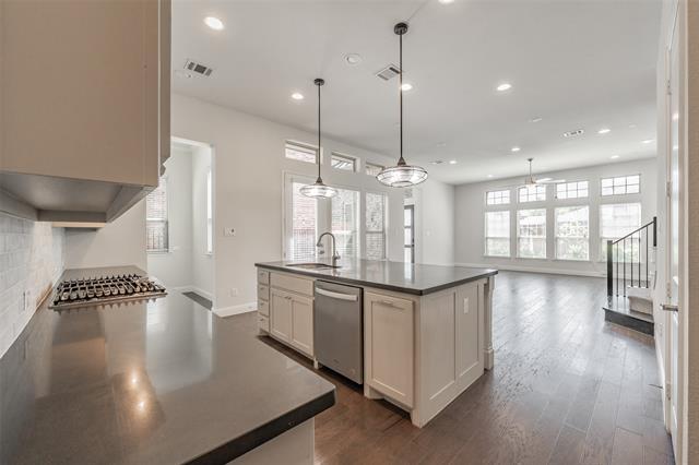 Building Photo - 8075 Sunflower Ln