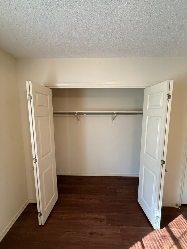 Building Photo - 312 E H Pl