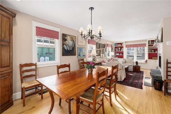 Building Photo - 68 Sachuest Way