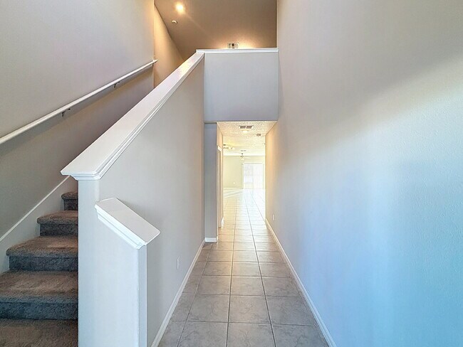 Building Photo - 7517 Samuel Ivy Dr