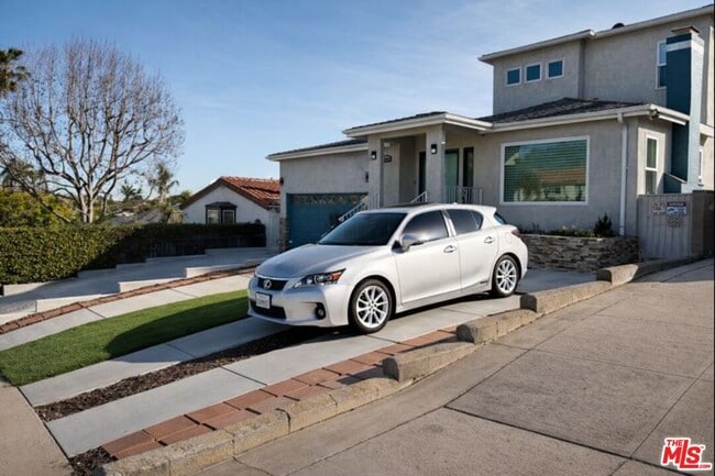 Building Photo - 6140 W 74th St