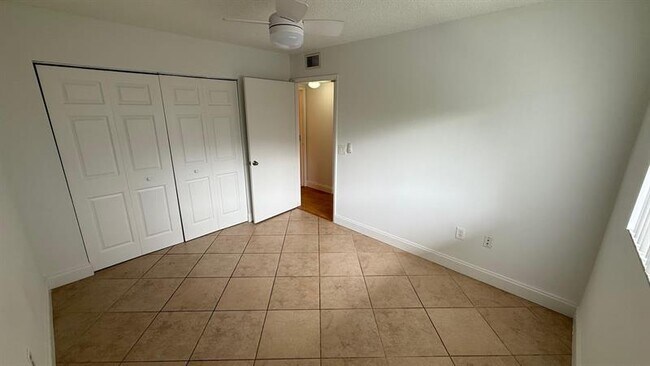 Building Photo - 2236 N Cypress Bend Dr