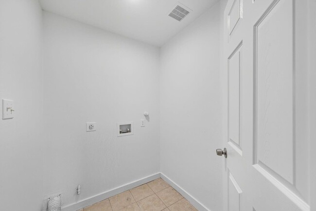 Building Photo - 3116 Bolt St