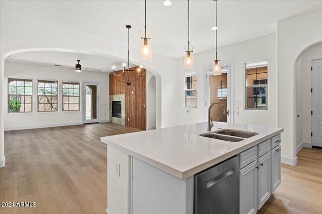 Building Photo - 9356 E Horseshoe Bend Dr