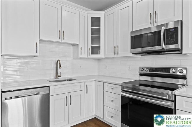 Building Photo - 1674 Best Pl