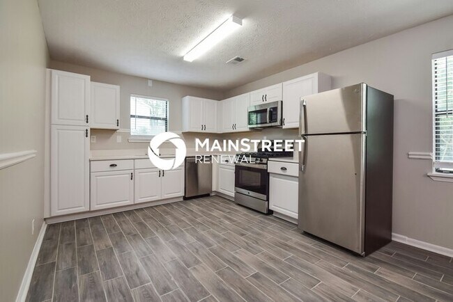 Building Photo - 3 Bedroom Pet-Friendly Home in Snellville, GA with Main Street Renewal