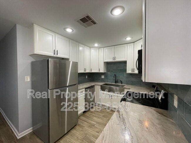 Building Photo - 1340 Bellonia Dr