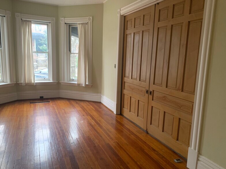 Building Photo - 605 Greenup St