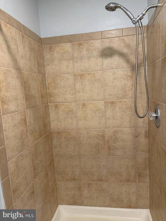 Building Photo - 6803 Wild Rose Ct