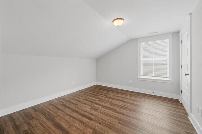 Building Photo - 1504 Cottage Grv