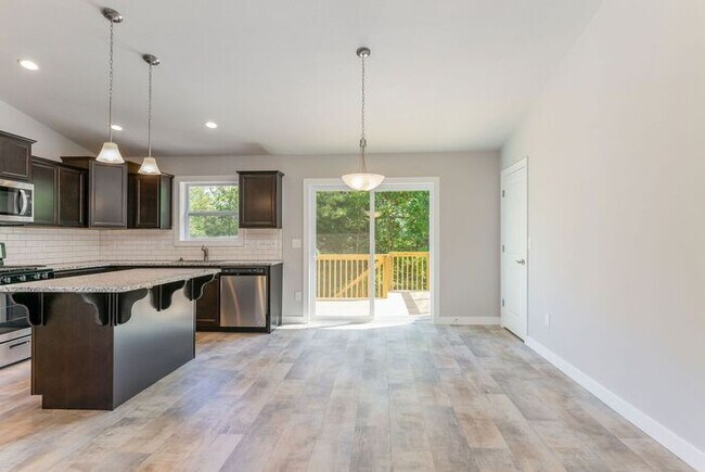 Building Photo - 1626 Carolyn Dr