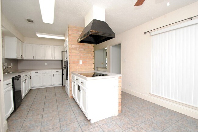 Building Photo - 12502 Aste Ln