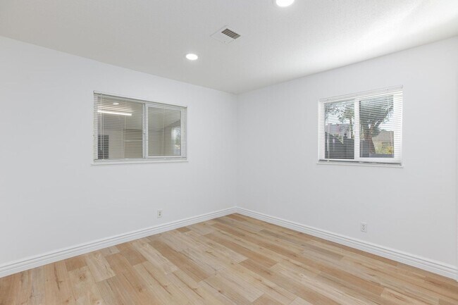 Building Photo - 3 bed and 2 bath with big yard for boat an...