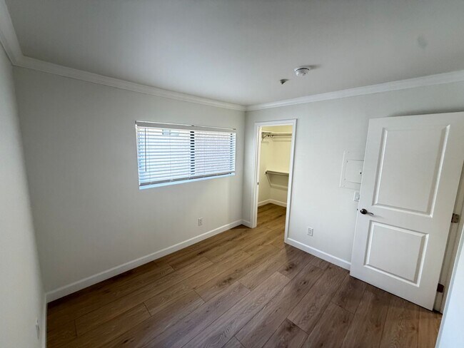 Building Photo - Cozy 2 Bedroom 1 Bath Unit