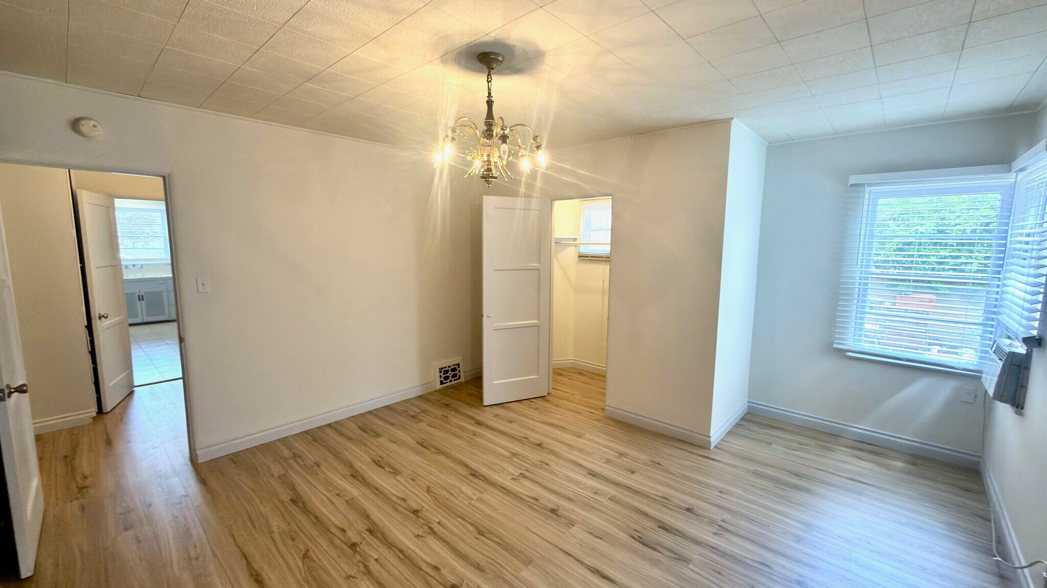 Building Photo - 1700 Don Carlos Ave