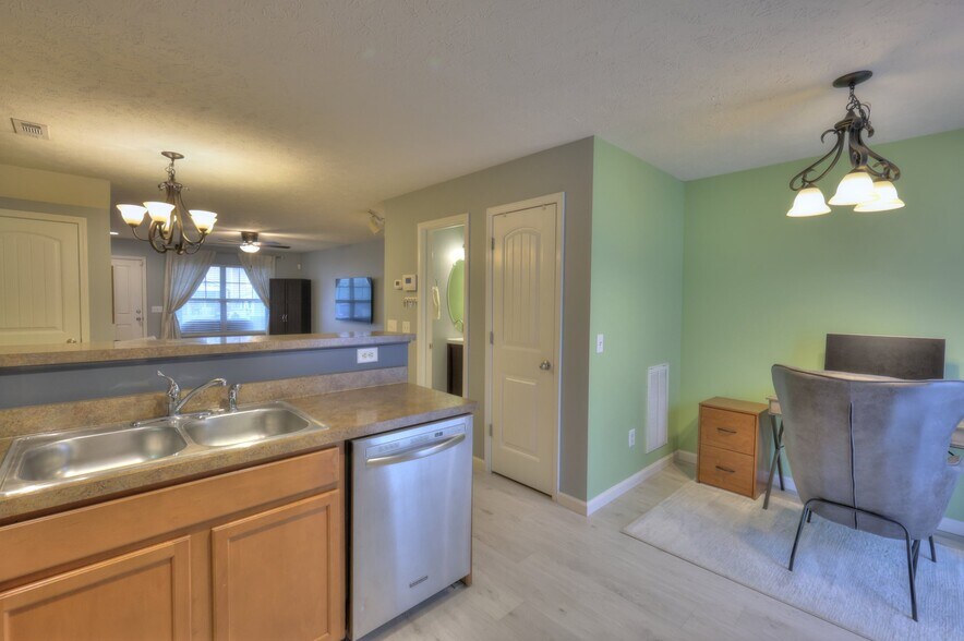 Building Photo - 589 Bradburn Village Cir